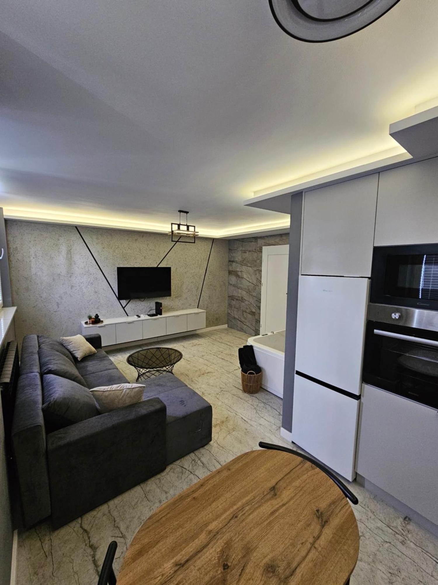 Apartament Z Jacuzzi Klimatyzacja Prywatny Parking Radom Exterior photo